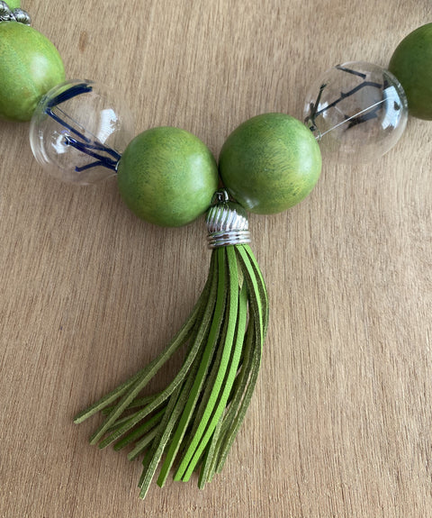 Bijzondere handgemaakte ketting met houten hangers