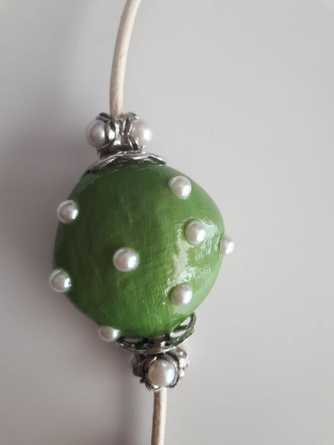 Bijzondere handgemaakte boho, hippie ketting met 5 mooie grote handgemaakte kralen van oasis