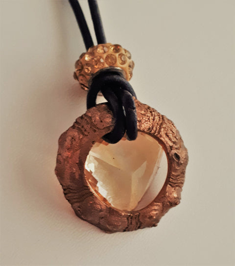 Ketting met handgemaakte koperen zetting met grote citrien