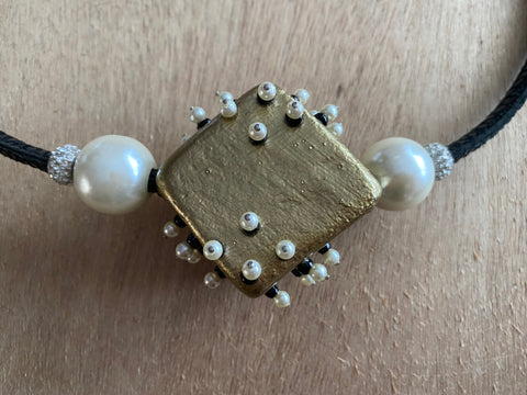 Opvallende ketting bijzondere handgemaakte hanger
