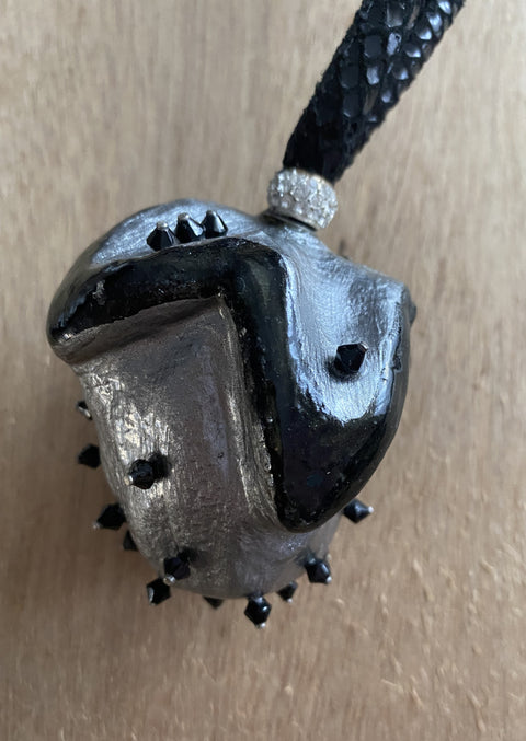 Opvallende ketting bijzondere handgemaakte hanger