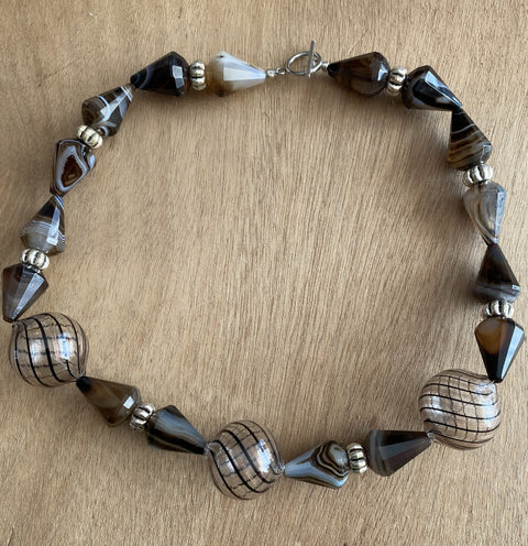 Ketting met grote Murano en facet geslepen jaspis kralen