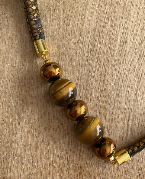 Lange statement ketting met amoniet