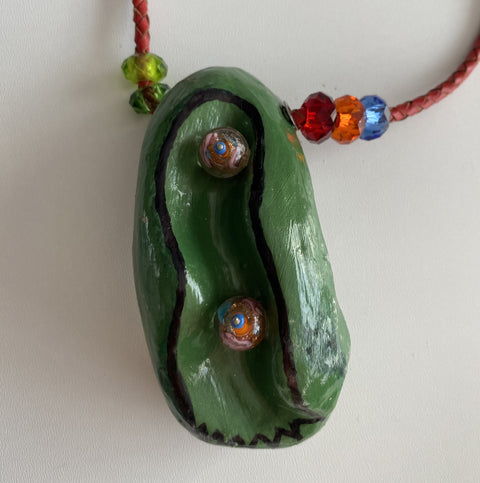 Aparte ketting met grote hanger van oasis. Vederlicht!