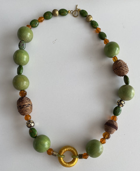 Lange ketting met aparte kralen