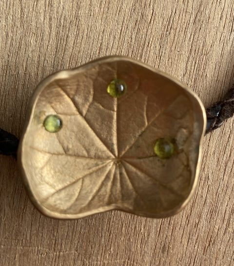 Ketting met handgemaakte hanger met peridoten