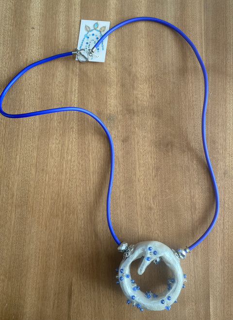 Ketting met met grote handgemaakte hanger van oasis (super licht)