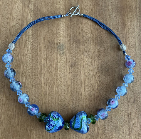 Vintage ketting met mooie glas kralen in blauw