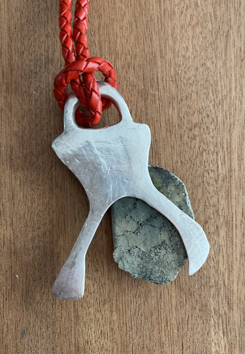 Ketting met handgemaakte hanger van zilver en gefused glas
