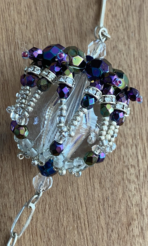 Vintage  ketting met 3 beklede kralen en zilveren jasseron ketting