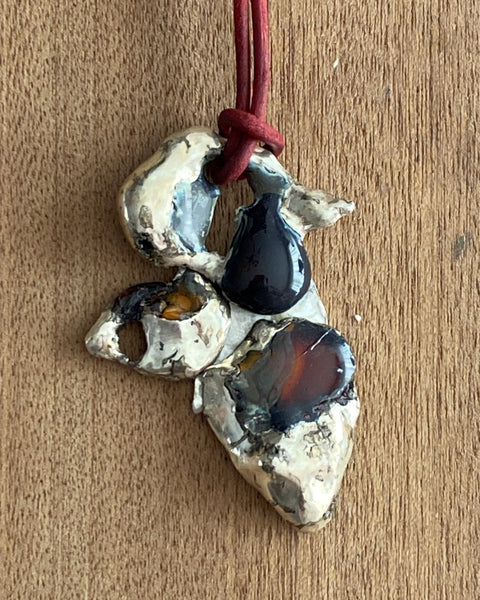 Ketting met handgemaakte hanger van zilver en gefused glas