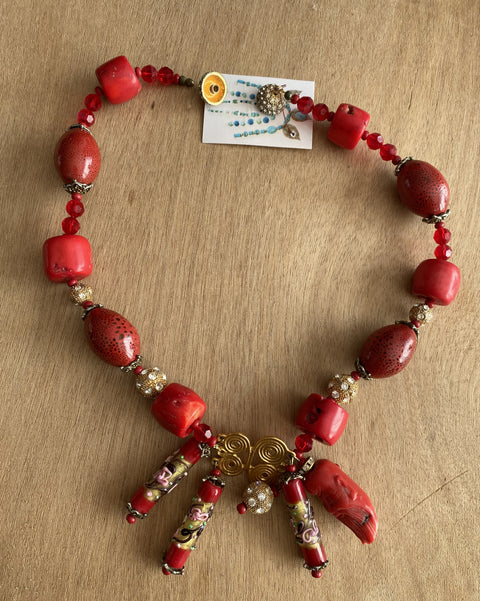 Boho ketting met onder andere aparte handgemaakte lampwork kralen