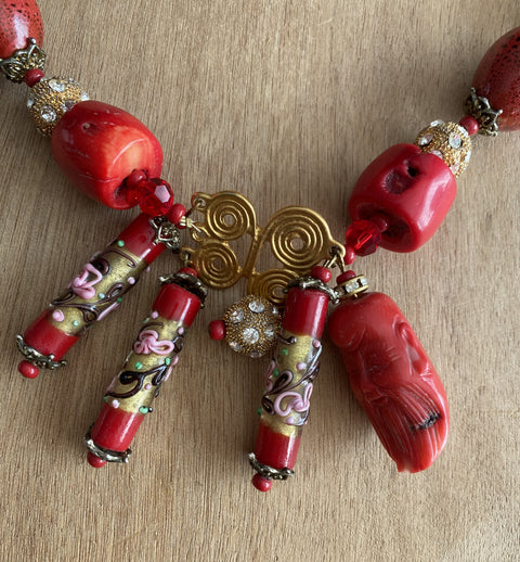 Boho ketting met onder andere aparte handgemaakte lampwork kralen