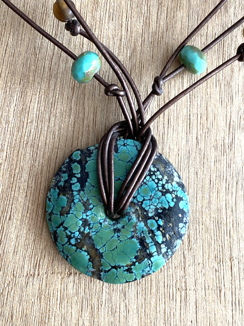 Ketting met turquois donut