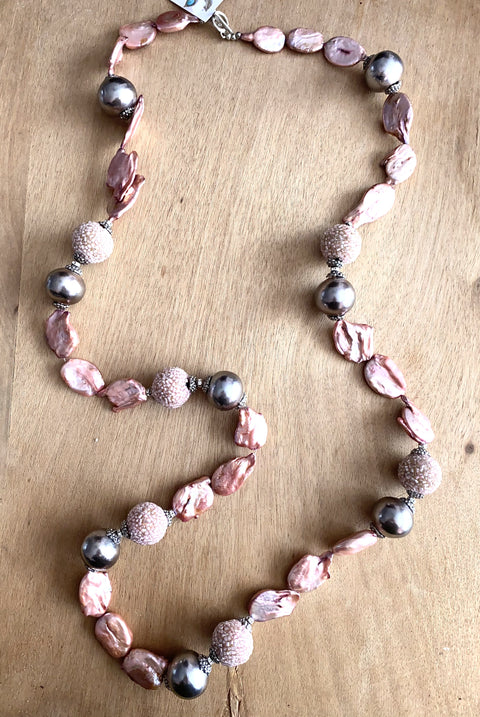 Ketting met grote platte zoetwaterparels