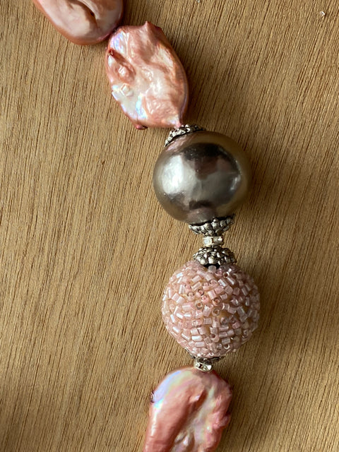 Ketting met grote platte zoetwaterparels