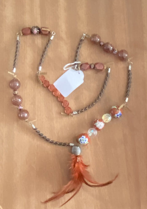 Een boho hippie ketting met diverse aparte kralen