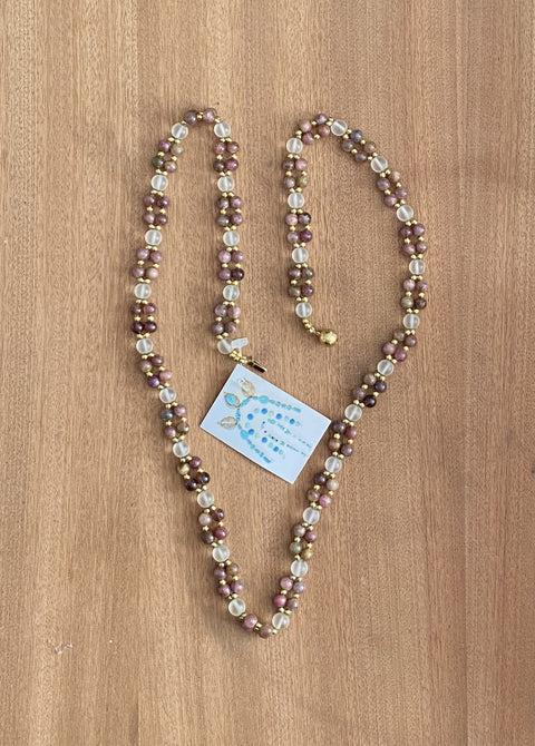 Ketting van roze tourmalijn en bergkristallen
