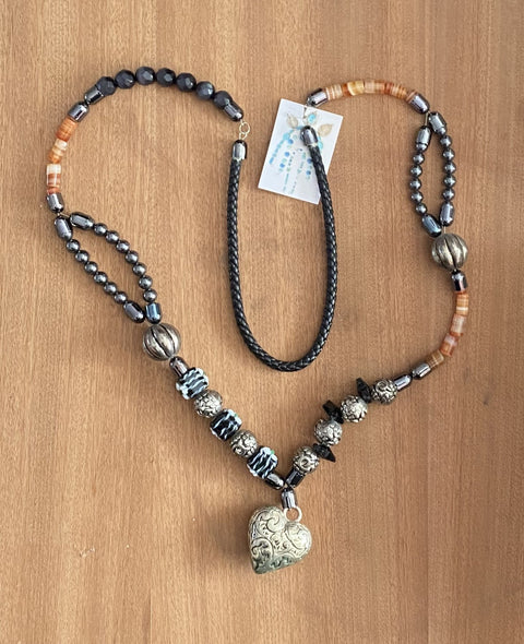 Lange ketting met diverse edelstenen
