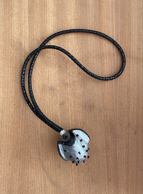 Opvallende ketting bijzondere handgemaakte hanger