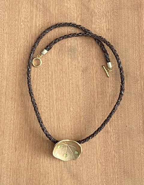 Ketting met handgemaakte hanger met peridoten