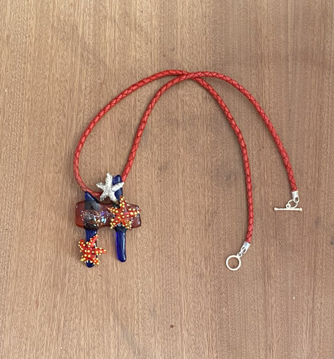 Ketting met handgemaakte  van zilver en  gefused glas hanger